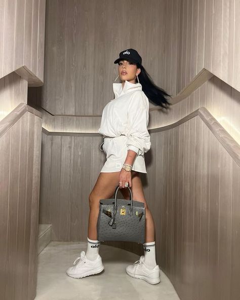 Alo Yoga Outfit, Georgina Rodriguez, Sock Outfits, Sporty And Rich, Back Women, Celebrity Outfits, Alo Yoga, Tennis Skirt, Yoga Clothes