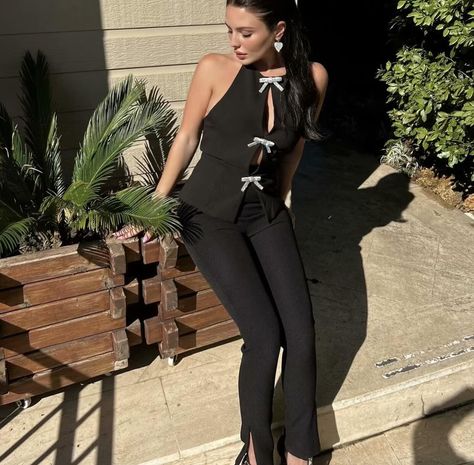 Turn heads with Zara‘s chic black backless top adorned with a bow! #ElegantChic #ZaraStyle #zaratops Black Backless Top, Zara Fashion, Backless Top, Elegant Chic, Black Bow, Zara Tops, American Style, Smart Shopping, Summer Women