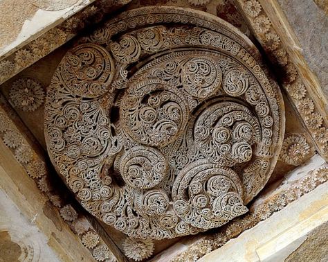 http://srsddn.hubpages.com/hub/Famous-Stone-and-Rock-Carvings-in-India Fractal Geometry, India Architecture, Ancient Indian Architecture, Indian Sculpture, Fractal Patterns, Indian Architecture, Antique Perfume, Ancient Temples, Ancient Architecture