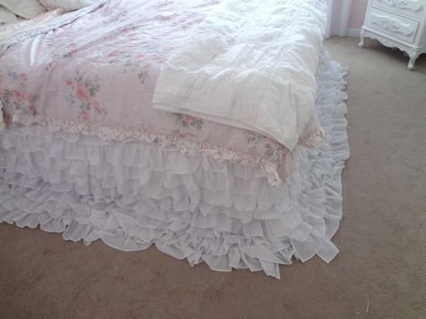 I Love My Bed, Shabby Chic Decor Bedroom, Simply Shabby Chic, Chic Bedding, Box Spring Bed, Shabby Chic Bedding, Athletic Skirt, Girly Room, Bed Skirt