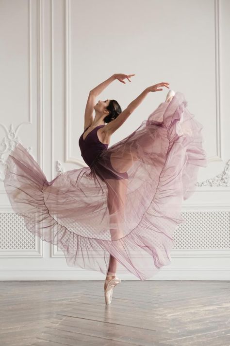 Dancer : Isabelle Rose Bosher Photography : Daria Chenikova. #ballerina  #tutudress #tutu #balletphotography #attitude #flexibility Aesthetic Dance, Dancing, Dancer, Ballet, Photography