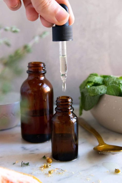 The easy at home method for making your own essential oils using a crockpot Hair Tea, Making Essential Oils, Hello Glow, Homemade Oil, How To Make Oil, Scalp Oil, Amber Bottles, Dry Plants, Tea Tree Essential Oil