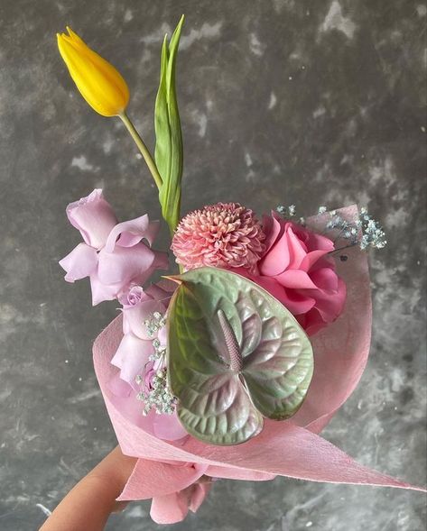 Unicorn Flower Arrangement, Mini Floral Arrangements, Aesthetic Boots, Summer Date Night Outfit, Anthurium Flower, Spring Night, Y2k Beach, Summer Date Night, Fashion Bella