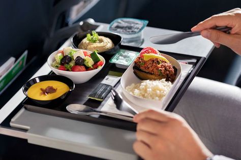 5 Things to Know Before Ordering Food and Drinks on the Plane Coach Seats, Chermoula Sauce, Plane Food, Airline Food, Vegetable Plate, Classic French Dishes, Food Scientist, On The Plane, Order Food