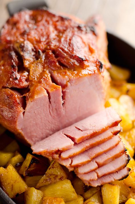 Holiday Ham Dinner, Christmas Ham Dinner, Ham Dinner Recipes, Christmas Ham Recipes, Ham Dinner, Roasted Pineapple, Weekend Food, Honey Ham, Honey Chipotle