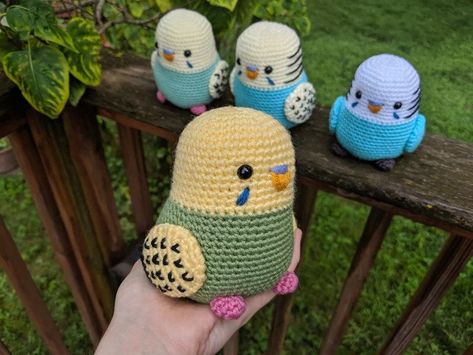 Easy Crochet Animals, Parakeets, Tiny Dolls, Knit Or Crochet, Crochet Blanket Patterns, Bird Lovers, Crochet Animals, Crochet Fashion, Cute Crochet