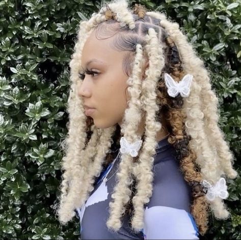 Short Blonde Butterfly Locs, Platinum Blonde Butterfly Locs, Butterfly Locs With Color Blonde, Blonde Peekaboo Locs, Brown And Blonde Butterfly Locs, White Butterfly Locs, Butterfly Locs Blonde, Short Box Braids Hairstyles, Butterfly Locs