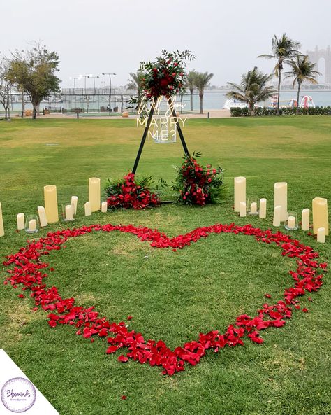 ❤️❤️❤️🌹🌹🌹 Outside Proposal Ideas Backyards, Outdoor Wedding Proposal, Will You Marry Me Picnic, Proposal Set Up Ideas Beach, Outdoor Proposal Ideas Simple, Proposal Ideas Outdoor, Beach Proposal Setup Simple, Park Proposal Ideas, Picnic Marriage Proposal