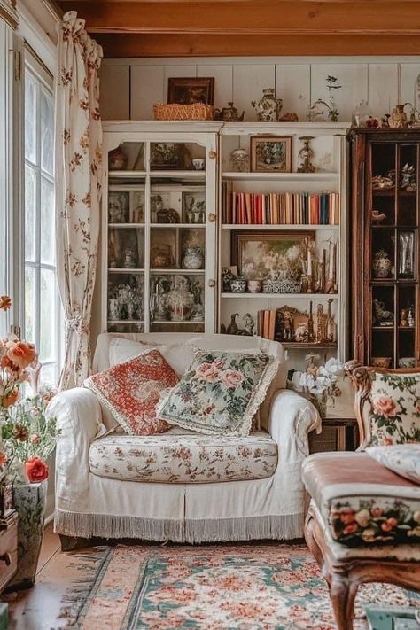 Cottage Interiors Cozy Living Room, Dream Cottage Interior Living Room, Dream House Cottagecore, Small Living Room Cottagecore, Cottagecore Bed And Breakfast, Home Decor Ideas Cottagecore, Living Room Decor Cottagecore, Grandmacore House Decor, Cottagecore Tiny House Interior