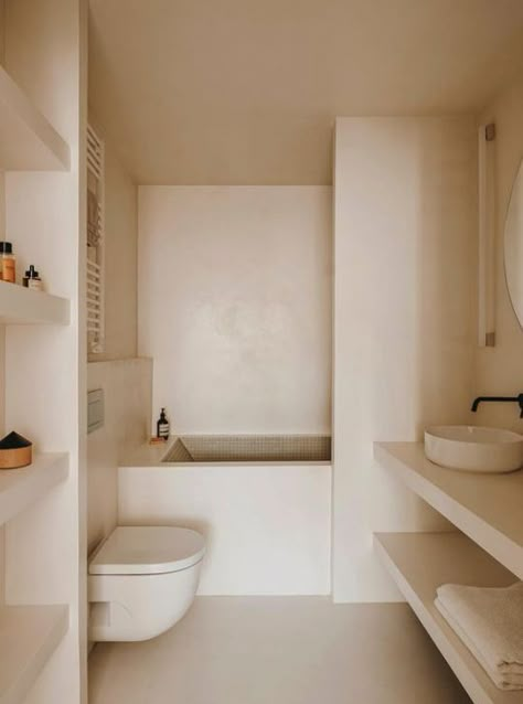 Minimal Apartment, Built In Sofa, Barcelona Apartment, 아파트 인테리어, Interior Bathroom, Bathroom Inspo, Elle Decor, Architectural Digest, Home Bathroom