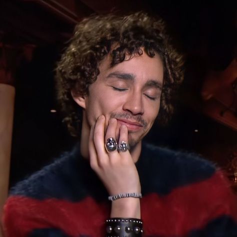 Female Gaze Aesthetic Men, Rob Sheehan, Klaus Hargreeves, Female Gaze, Robert Sheehan, Aaron Taylor, Liam Gallagher, I Have A Crush, Irish Men