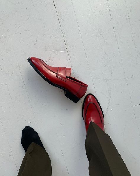 Red Loafers Loafers Men Outfit, Red Loafers, Dream Style, Monk Strap, 2016 Fashion, Leather Loafers, Industrial Design, Loafers Men, Red Leather