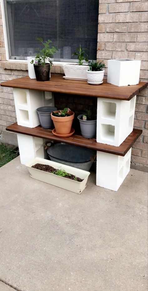 Cinder Blocks Diy, Cinder Block Furniture, Cinder Block Garden, Diy Blocks, Cinder Block, Backyard Diy Projects, Garden Yard Ideas, Backyard Projects, Backyard Patio Designs