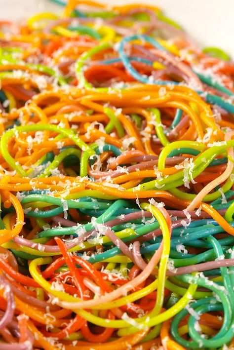 Rainbow Spaghetti Horizontal St Patricks Day Recipes, Rainbow Noodles, Fruity Pebble Cheesecake, Rainbow Pie, Rainbow Spaghetti, Vegetarian Gourmet, Rainbow Recipes, Colorful Pasta, St Patrick's Day Recipes