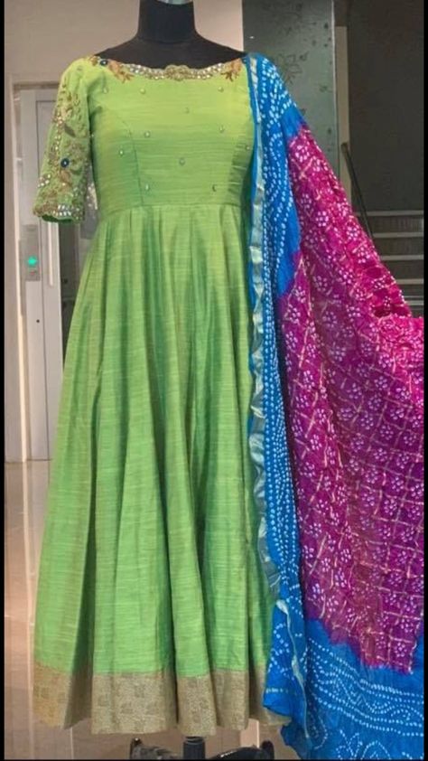 Bandini Dupatta, Raw Silk Anarkali, Silk Anarkali Gown, Desinger Dresses, Floral Blouse Designs, Silk Dress Design, Raw Silk Dress, Silk Kurti Designs, Color Floor