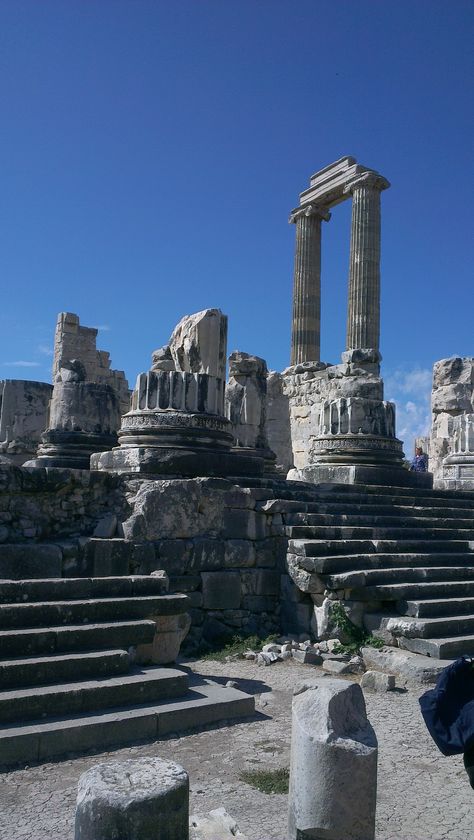 Ancient Greek Ruins, Ancient Ruins Aesthetic, Ruined Pillars, Ruined Temple Concept Art, Ancient Greek Temple, Greek Temple Ruins, Greek Temples, Temple Of Apollo, Turkey History