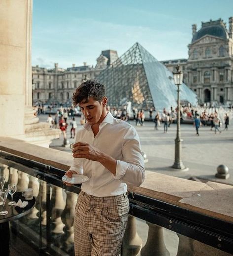 Paris Photo Ideas, Male Shirt, Paris Travel Photography, Paris Guide, Instagram Men, Photo Pose For Man, Male Poses, Paris Photos, Photography Poses For Men