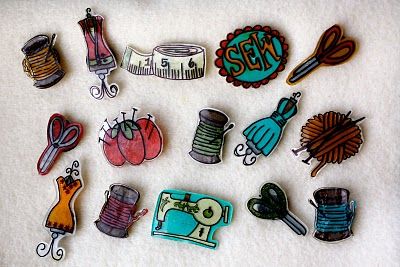 custom push pins Diy Shrinky Dink, Diy Push Pins, Shrinky Dink Art, Girls Camp Crafts, Shrinky Dink Earrings, Shrink Art, Shoulder Bags Pattern, Shrinky Dink, Push Pins