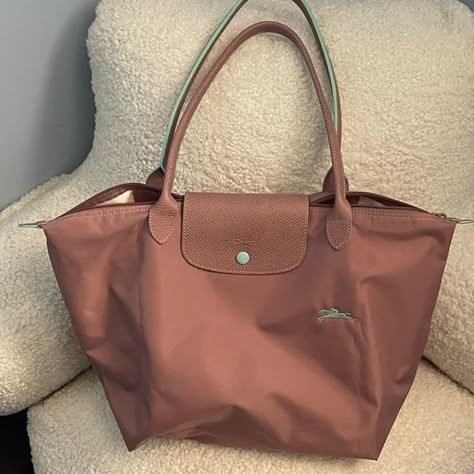 Longchamp Le Pliage Club large Longchamp Club, Spring Old Money, Longchamp Aesthetic, Longchamp Bag Outfit, Longchamp Style, Longchamp Le Pliage Club, Longchamp Outfit, Products Aesthetic, Uni Bag