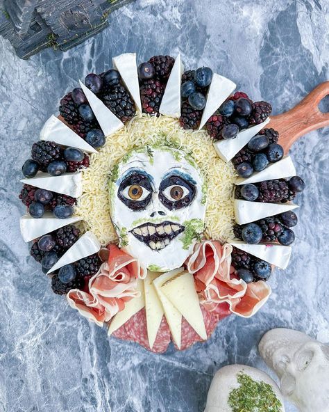 🦠BRIE-ETLEJUICE 🦠is by far the creepiest thing I’ve ever made… 👻 🧟‍♂️💀🕸️ SWIPE ➡️➡️➡️if you want to see what I used to create this/if you… | Instagram Juice Party, Halloween Juice, Halloween Party Appetizers, Halloween Breakfast, Cheap Halloween Decorations, Halloween Movie Night, Beetlejuice Halloween, Halloween Food Treats, Mexican Party Theme