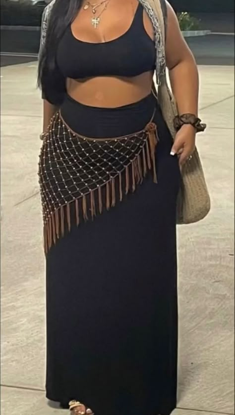 Black Maxi Dress Outfit Ideas, Maxi Dress Outfit Ideas, Black Maxi Dress Outfit, Spiritual Fashion, Plus Size Baddie Outfits, Mode Hippie, Maxi Dress Outfit, Earthy Outfits, Maxi Skirt Outfits