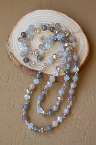 Necklace Perls, Long Beaded Necklaces, Moonstone Crystal Necklace, Homemade Necklaces, Jewelry Repurposed, Jewlery Necklace, Vintage Jewelry Repurposed, Beaded Jewelry Necklaces, Diy Jewelry Necklace