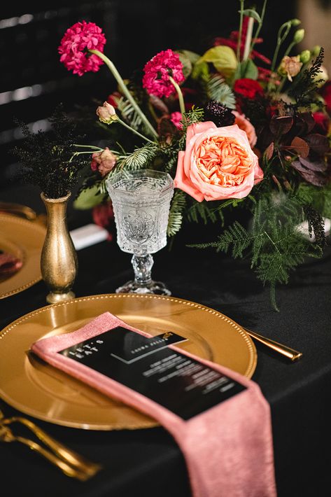 Black Tablecloth Bright Flowers, Black And Fuschia Wedding, Hot Pink And Black Wedding Theme, Black And Colorful Wedding, Fall Colorful Wedding, Peach And Black Wedding, Moody Wedding Theme, Pink Wedding Table Decor, Hot Pink And Black Wedding