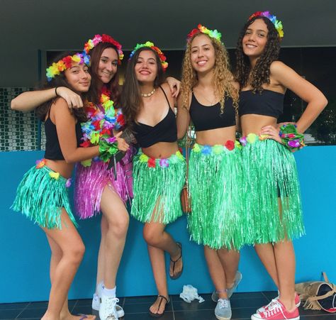 Hawian Outfits Women, Aloha Day Spirit Week Outfit, Preppy Hawaiian Costume, Tiki Theme Party Outfit, Hawian Theme Party Outfit, Hawaii Costume Diy, Hawaiian Night Outfit, Hawaii Outfits Spirit Week, Hawaiian Costume For Women