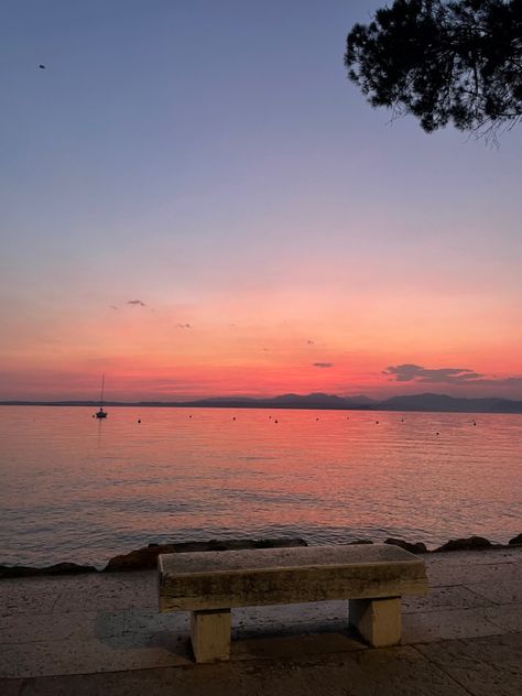 Bench At Night, Bench Aesthetic, Summer Night Aesthetic, Italian Sunset, Seaside Sunset, Summer Lake, Classy Photography, At The Lake, Italian Summer