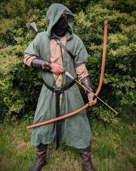 Does it look more LOTR or Robin Hood? Robin Hood Costume Mens, Guy Ren Faire Outfit, Larp Ranger, Robin Hood Aesthetic, Medieval Ranger, Hunter Medieval, Acotar Party, Fae Wedding, Ranger Outfit