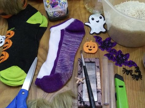 Diy Halloween Gnomes Tutorials, Halloween Sock Gnomes, Halloween Sock Crafts, Gnome Tutorial, Halloween Socks, Sock Crafts, Gnomes Diy, Pinterest Diy Crafts, All Holidays