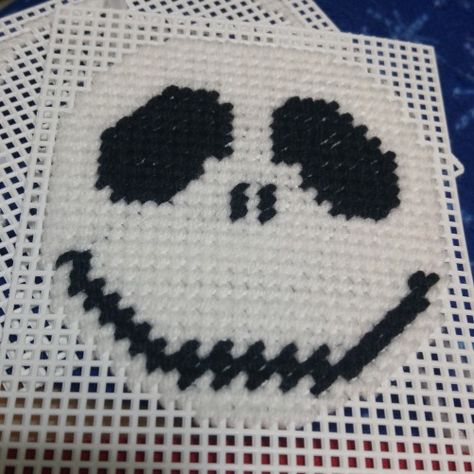 Plastic Canvas Skull Patterns, Plastic Canvas Patterns Free Printable, Sewing Decorations, Canvas Ornaments, Christmas Plastic Canvas, Plastic Canvas Coasters, Plastic Canvas Stitches, Plastic Canvas Ornaments, Plastic Canvas Ideas