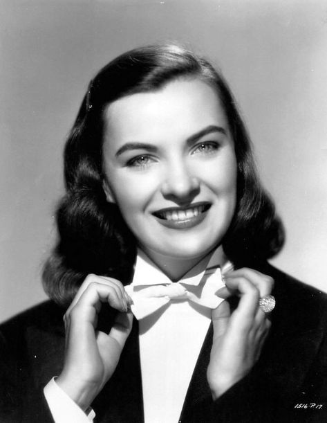 Ella Raines, Robin Olds, Old Hollywood Movie, Hollywood Beauty, Old Hollywood Movies, Hollywood Boulevard, Old Hollywood Stars, Hollywood Walk Of Fame, Classic Films