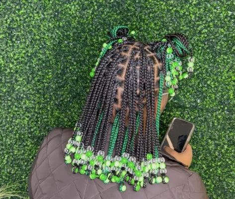 Peek A Boo Box Braids With Beads Short, Green And Black Braids With Beads, Green Box Braids With Beads, Green And Black Knotless Braids With Beads, Peakooboo Braids, Green Peekaboo Braids With Beads, Black And Green Knotless Braids, Short Peekaboo Braids, Short Knotless Box Braids With Beads