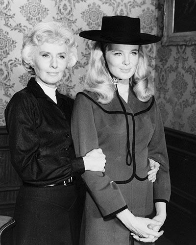 "The Big Valley"  Barbara Stanwyck and Linda Evans portray a mother and daughter in "The Big Valley." Big Valley Tv Show, Family Western, The Big Valley, Six Million Dollar Man, Big Valley, Linda Evans, Richard Long, Bo Derek, Lee Majors