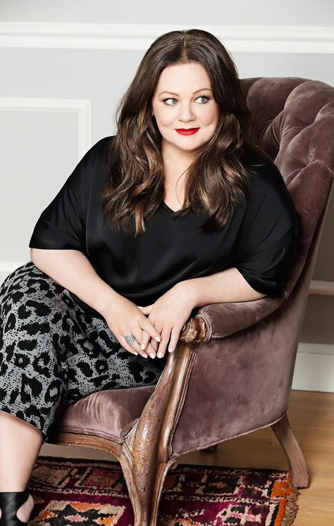 Life Advice From 14 Hilarious Women via @MyDomaine"You find the nicest guy, and you marry him!" Pencil Skirt Plus Size, Professional Headshots Women, Plus Size Posing, Headshots Women, Headshot Poses, Plus Size Style, Business Photoshoot, Skirt Plus Size, Party Attire