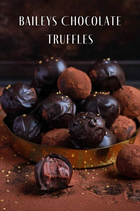 Baileys Chocolate Truffles Baileys Truffles Recipe Easy, Baileys Chocolate Truffles, Baileys Ganache Recipe, Baileys Truffles Recipe, Booze Candy, Bourbon Truffles, Baileys Truffles, Truffle Recipe Easy, Bon Bons Recipe