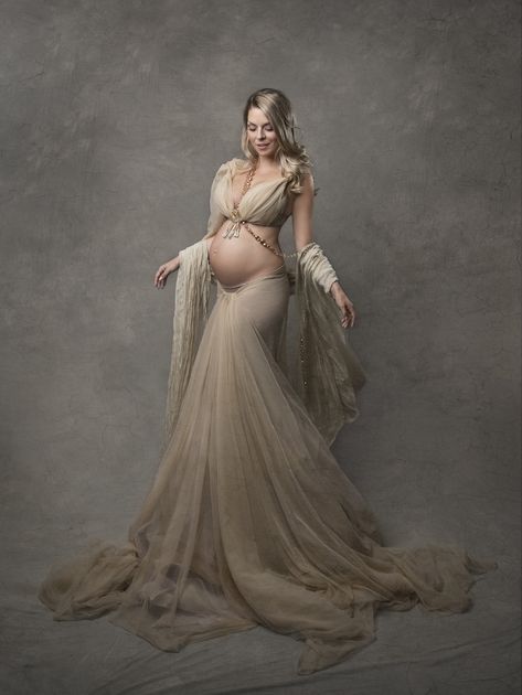 FINE ART PORTRAITS — Vergara Fine Art Portraits Maternity Posing Guide, Maternity Photo Dresses, Art Fashion Photography, Maternity Studio Photoshoot, Mother Daughter Pictures, Cute Pregnancy Pictures, Maternity Photography Studio, Maternity Photoshoot Outfits, Pregnancy Art