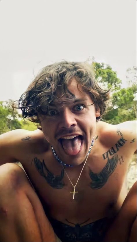 Harry Styles Golden, Harry Styles Tattoos, Harry Styles Poster, Harry Styles Edits, Harry Styles Cute, Harry Styles Wallpaper, Harry Styles Pictures, Harry Styles Photos, Mr Style