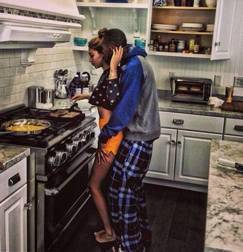 In the kitchen cooking breakfast Desean Jackson, Good Morning Sweetheart Quotes, Couple Goals Teenagers Pictures, Girl Cooking, Chantel Jeffries, Couple Goals Teenagers, Cute Couples Hugging, Boyfriend Goals, Working Mother