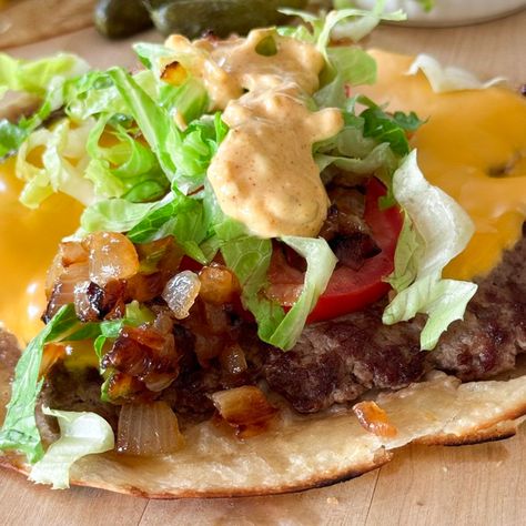 Smashed Tacos, Smashburger Tacos, Taco Burgers, Bistek Recipe, Chicken Tacos Recipe Easy, Homemade Big Mac Sauce, Burger Tacos, Shake N Bake Chicken, Smashed Burgers