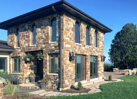 Modern rustic exterior veneer stone home www.buechelstone.com/project/modern-rustic-exterior-castl... facade features Antique Copper Country Castle Rock & Tamarack Siena for exterior castle stone veneer complementary to stucco w/ outdoor living patio stone fireplace. Mortar masonry (vs dry stacked stone) in castle field ledge stone veneer pattern. DIY blog www.buechelstone.com/masonry/ shows how to install stone veneer. Buy stone veneer natural stone cut by Buechel Stone! #StoneVeneer #Masonry # Modern Rustic Exterior, Fireplace Mortar, Buechel Stone, Castle Stone, Veneer Pattern, Patio Stone, Dry Stack Stone, Veneer Stone, Rustic Exterior