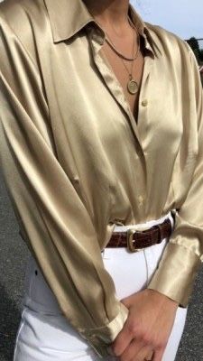 Gold Silk Shirt Outfit, Academia Lookbook, Satin Shirt Outfit, Satin Bluse, Beige Outfit, Moda Chic, Elegante Casual, Satin Blouses, Chiffon Long Sleeve