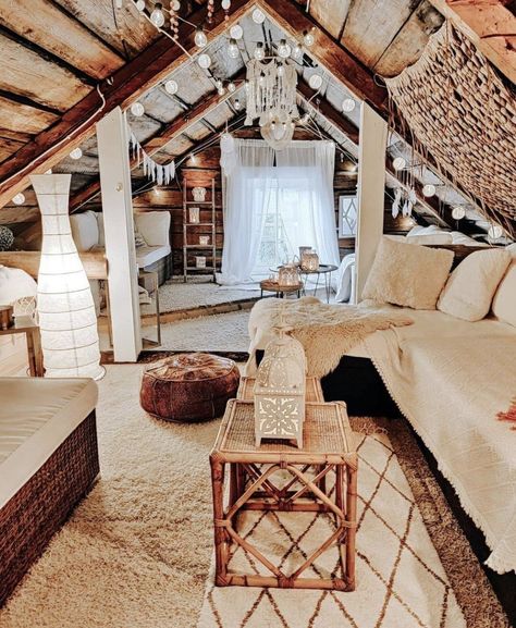 Attic Decorating Ideas, Attic Reading Nook, Attic Design Ideas, Attic Room Ideas, Attic Nook, Reading Rooms, Attic Makeover, Cozy Attic, Villa Interior