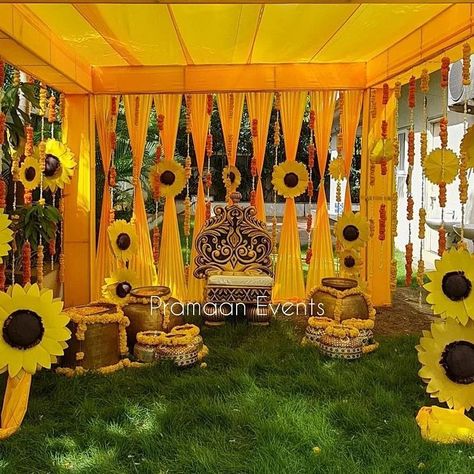 Haldi Decoration Ideas At Home, Haldi Decoration Ideas, Haldi Ceremony Decorations, Haldi Decoration, Mehendi Decor, Wedding Decor Photos, Wedding Background Decoration, Celebration Decor, Desi Wedding Decor