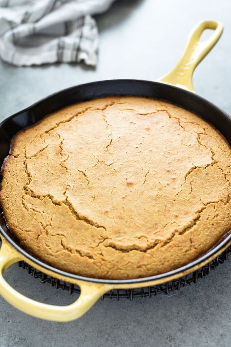 Buttery Maple Skillet Cornbread is an easy skillet cornbread recipe that comes together in minutes.  It's tender, buttery and is the perfect side for soups, stews and chili! Easy Skillet Cornbread, Maple Cornbread, Skillet Cornbread Recipe, Breakfast Biscuit Recipe, Buttery Cornbread, Fluffy Cornbread, Skillet Cornbread, Homemade Bread Recipes Easy, Homemade Bread Easy