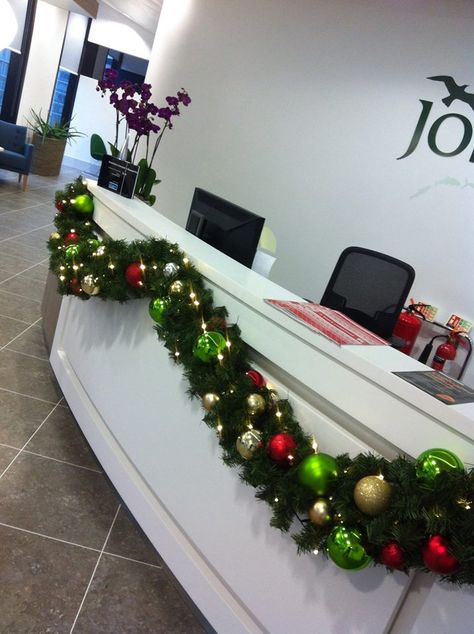 Bank Christmas Decorations, Reception Desk Christmas Decor, Work Desk Christmas Decor, Front Desk Christmas Decorations Office, Office Christmas Decorating Ideas For Work, Professional Office Christmas Decor, Lobby Christmas Decorations, Christmas Office Decor, Holiday Office Decor