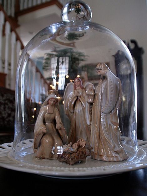 Christmas Cloche Diy Cloche Ideas, Nativity Centerpieces, Cloche Crafts, Blue Ribbon Christmas, Christmas Apothecary Jars, Glass Cloche Decor, Christmas Cloche, Ikea Wishlist, Douglas House