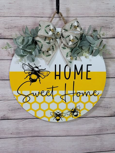 Bee Door Hanger, Bee Sign, Honey Bee Decor, Door Signs Diy, Door Hanger Wreath, Summer Door Hanger, Wooden Door Signs, Hanger Wreath, Bee Wreath