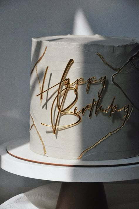 28th Birthday Cake, Golden Birthday Cakes, Modern Birthday Cakes, Birthday Cake Decor, 18th Cake, Kids Birthday Cake, Gold Birthday Cake, Custom Birthday Cakes, Birthday Gifts For Boyfriend Diy